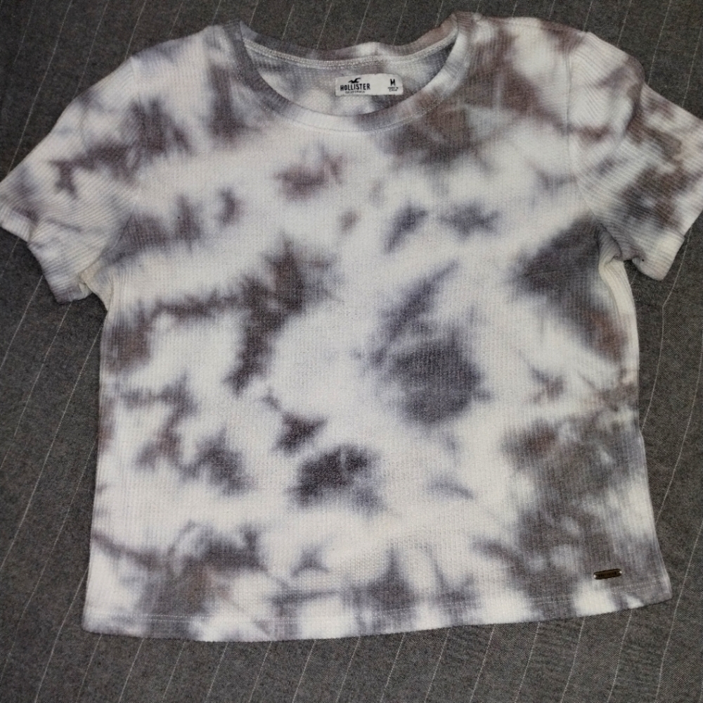 Hollister cropped tee